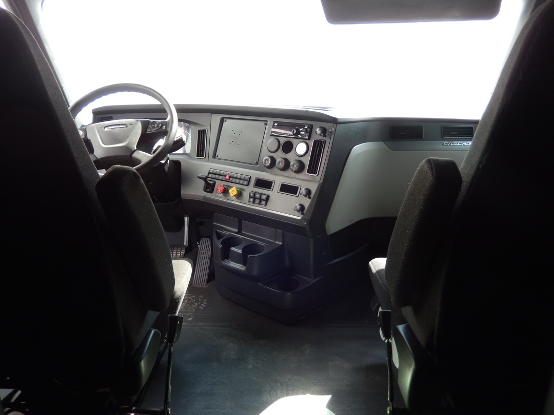 2019 FREIGHTLINER CASCADIA - Image 24